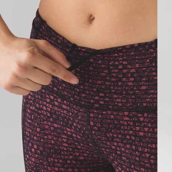 NWT Lululemon Outrun Crop - Picture 6 of 16
